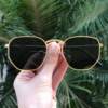 oculos de sol hexagonal dourado com verde elisa new