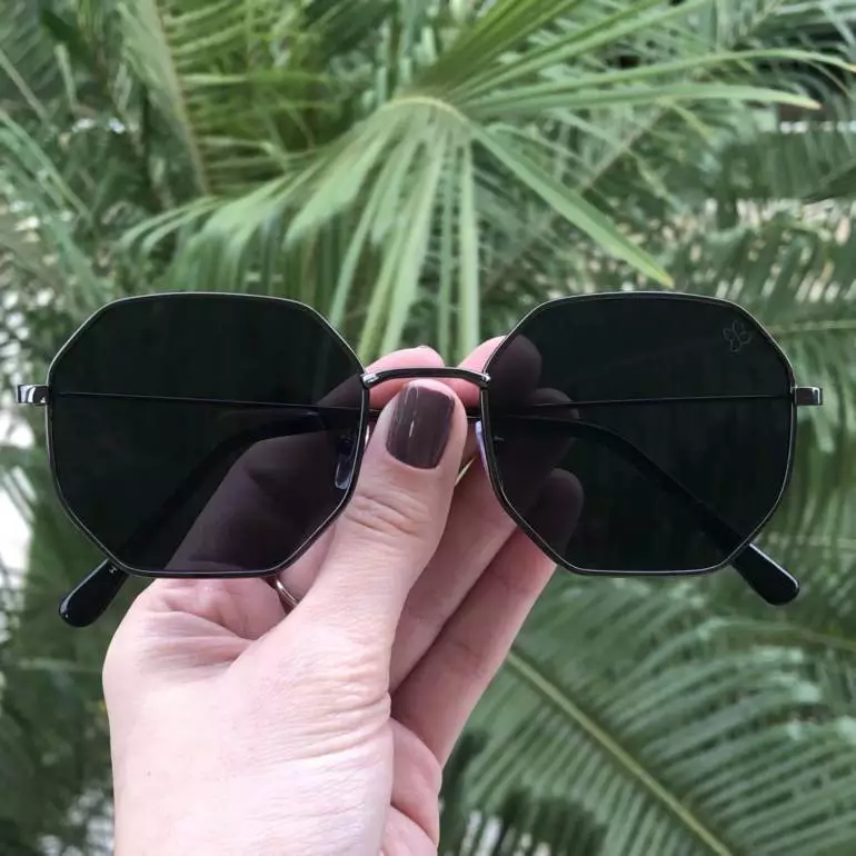oculos de sol quadrado preto elisa 4 0