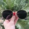 saline.com.br oculos de sol marianna dourado com preto 3