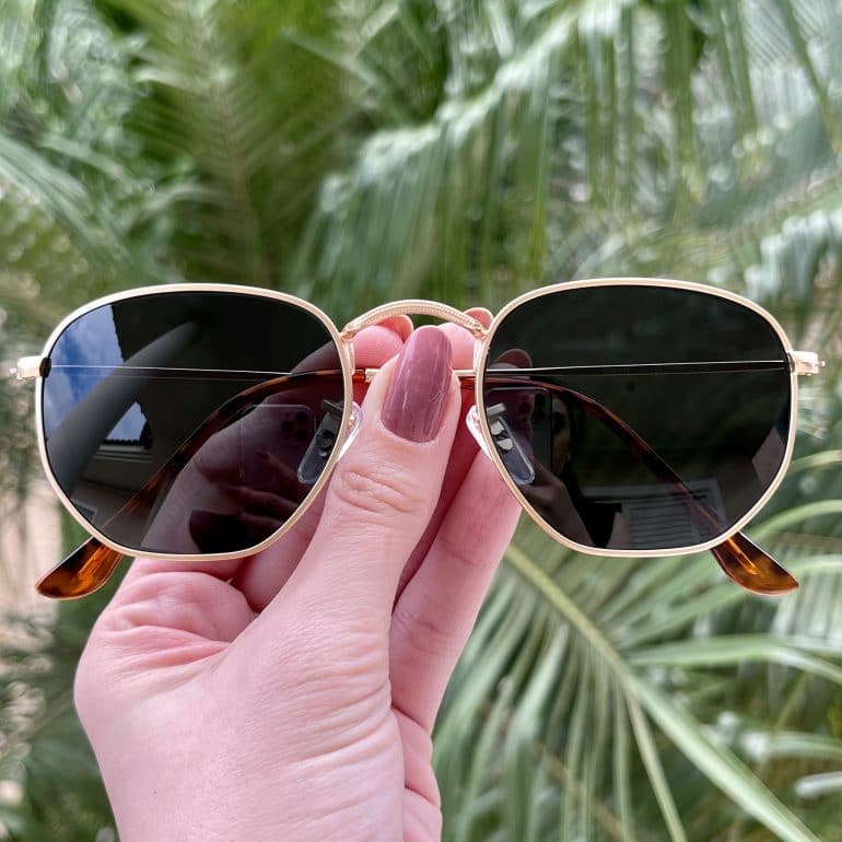 Óculos de Sol Hexagonal Dourado e Preto Flat