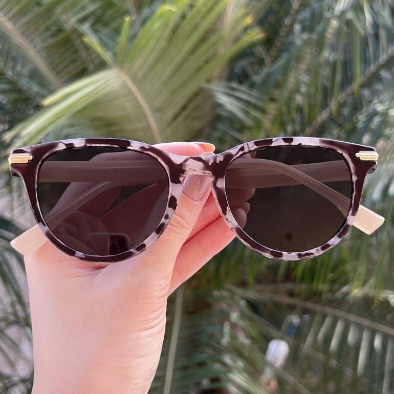 Óculos de Sol Gatinho Tartaruga com Rosa Anitta