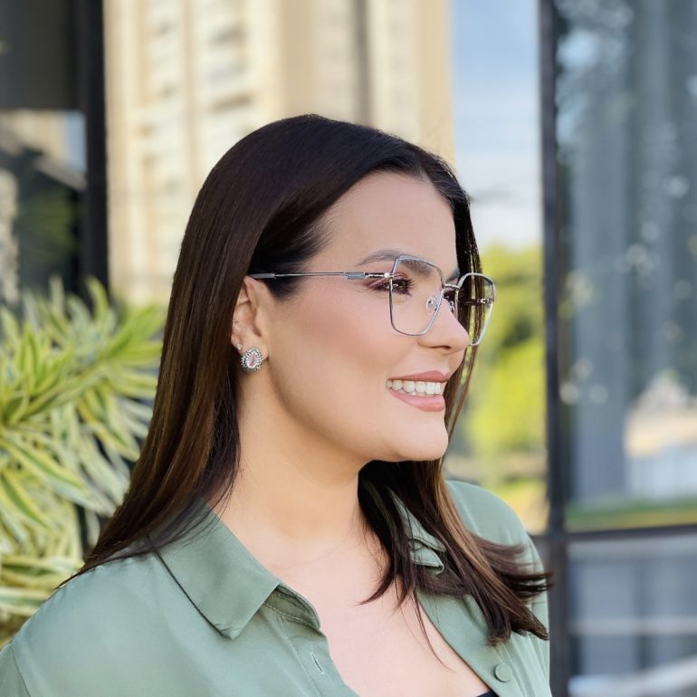 safine com br oculos de grau feminino quadrado cinza thais 1