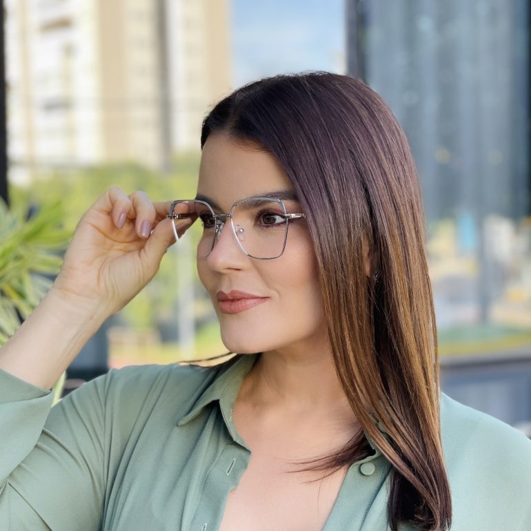 safine com br oculos de grau feminino quadrado cinza thais 3