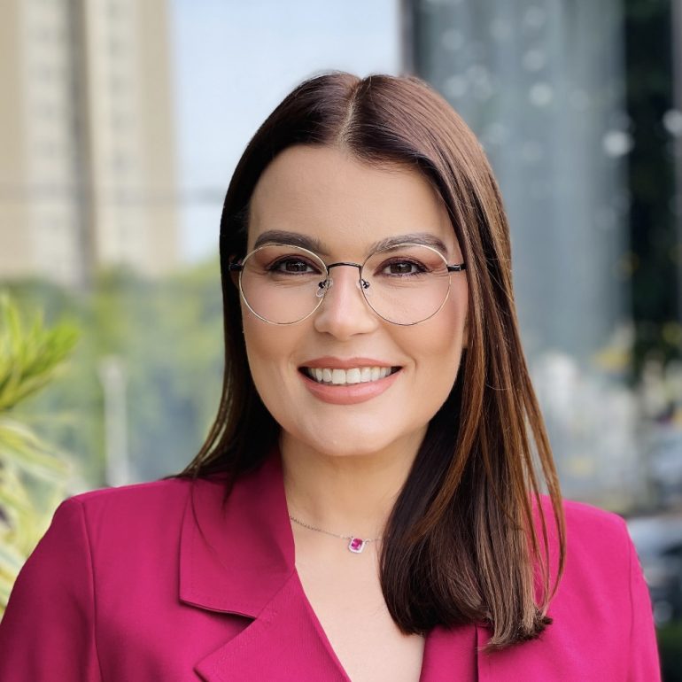 safine com br oculos de grau feminino redondo dourado gabriela 3