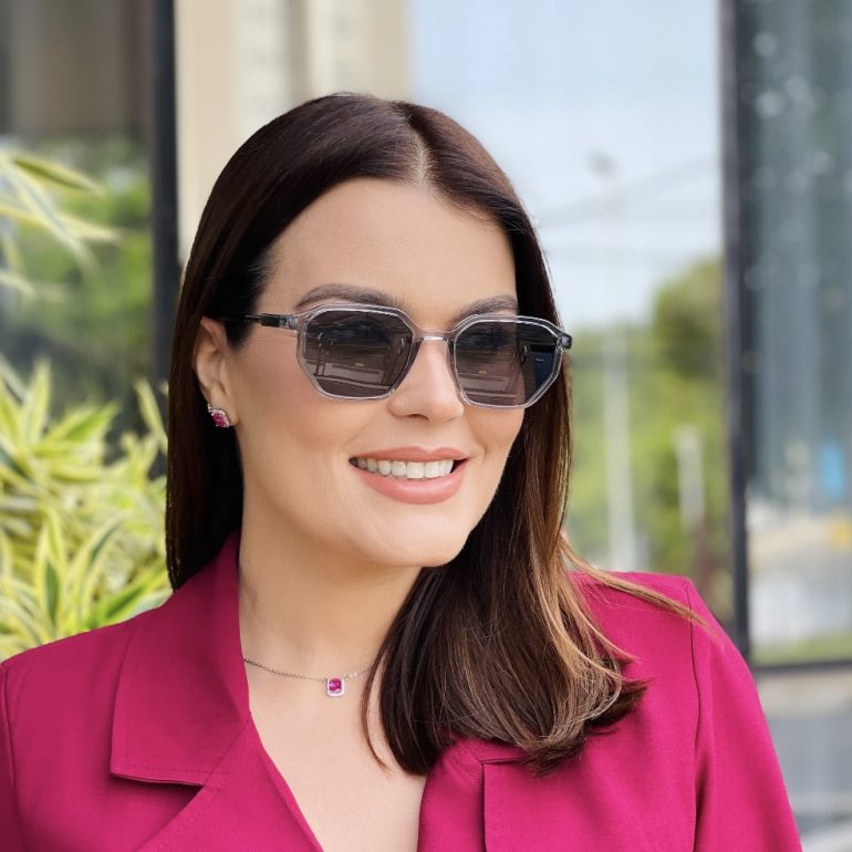 safine com br oculos de sol feminino quadrado cinza mayla 2