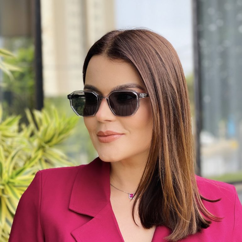 safine com br oculos de sol feminino quadrado cinza mayla 3