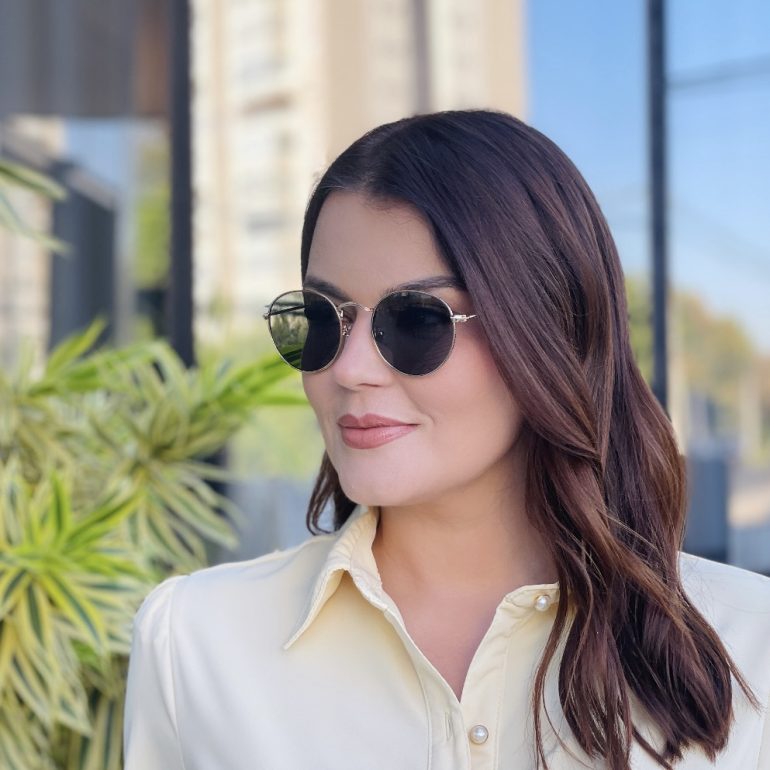 safine com br oculos de sol feminino redondo preto e dourado luiza 1