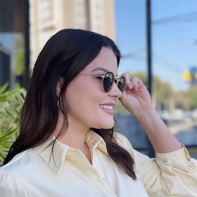 safine com br oculos de sol feminino redondo preto e dourado luiza 3