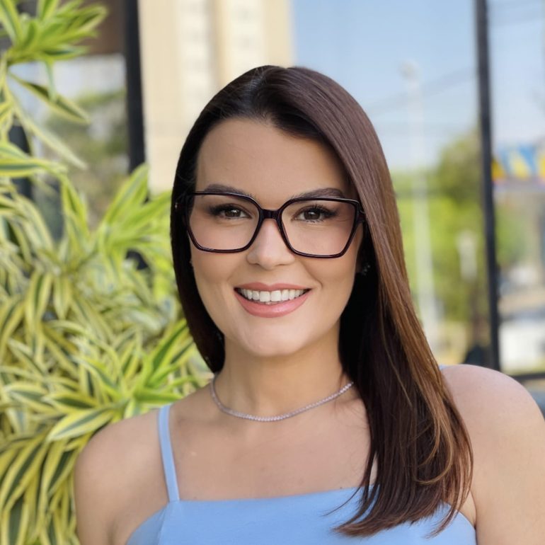 safine com br oculos de grau feminino quadrado marsala livia 3