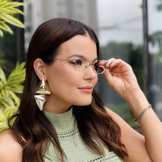 safine com br oculos de grau feminino em titanio oval dourado mari 1