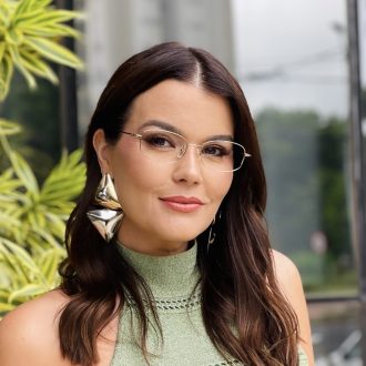 safine com br oculos de grau feminino em titanio oval dourado mari 2