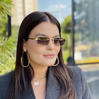 safine com br oculos de sol feminino retangular marrom e dourado naomi 1