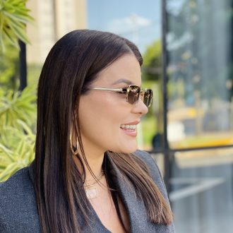safine com br oculos de sol feminino retangular marrom e dourado naomi 2