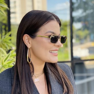 safine com br oculos de sol feminino retangular preto e dourado naomi 2