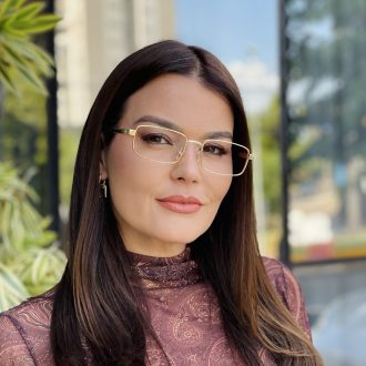 safine com br oculos de grau feminino retangular dourado naomi 2 0 7