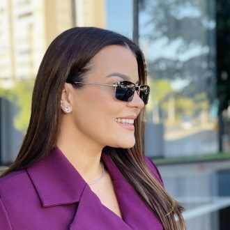 safine com br oculos de sol feminino retangular dourado mirela 2